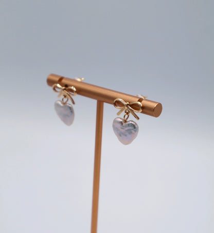 Zaria Baroque Pearl Bow Earrings Minimalist